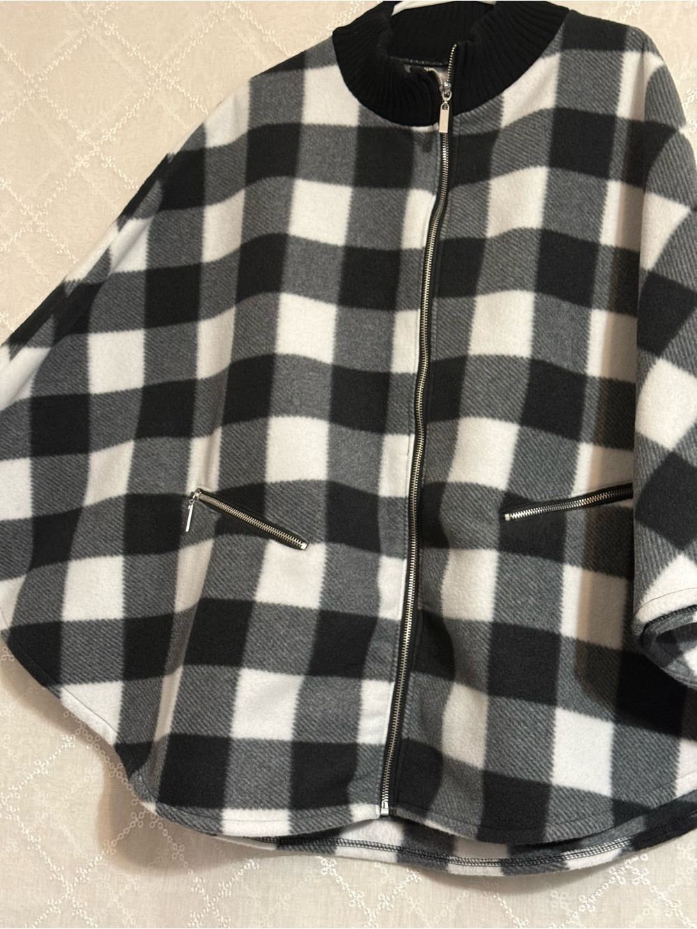 Moda Black and White Plaid Zip-Front Women's Cape